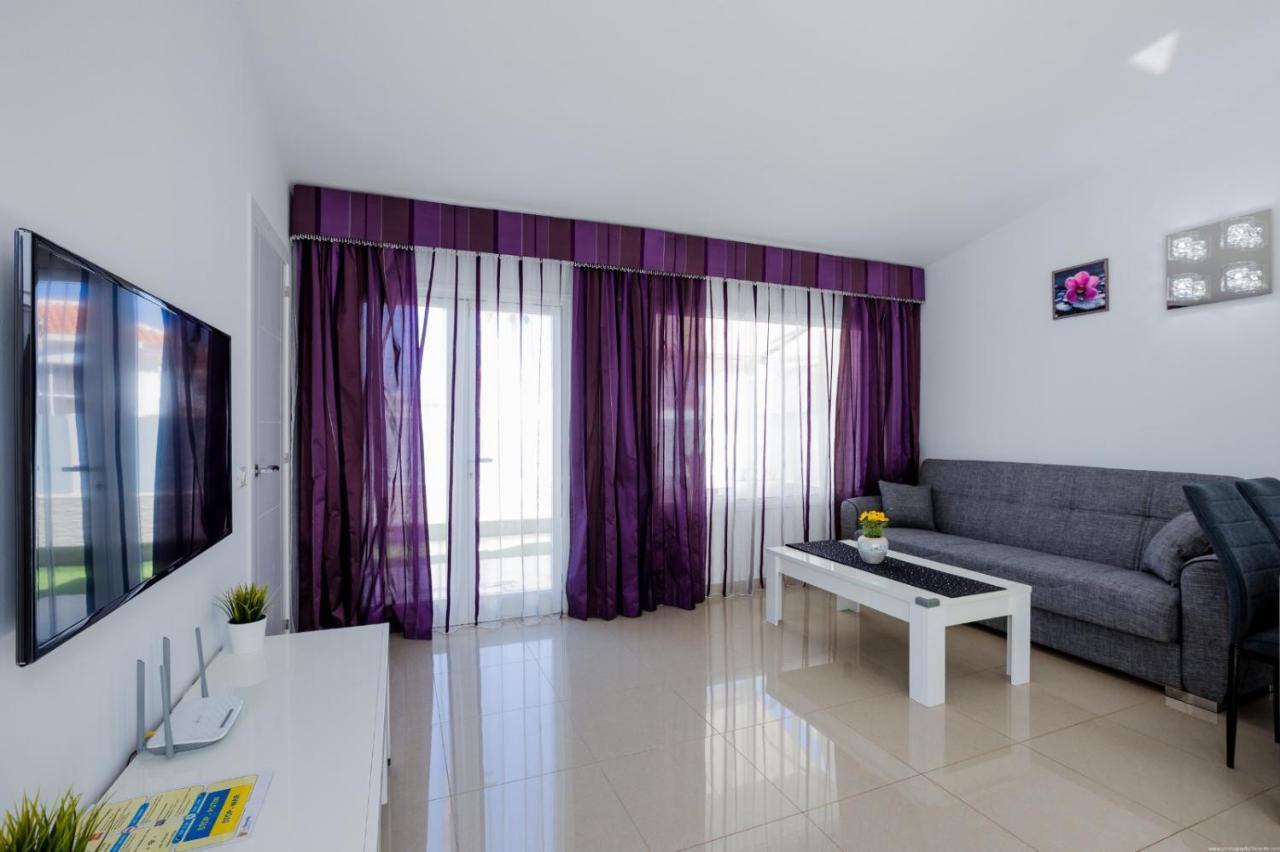 Island Village Prime Suite 312 阿德耶 外观 照片