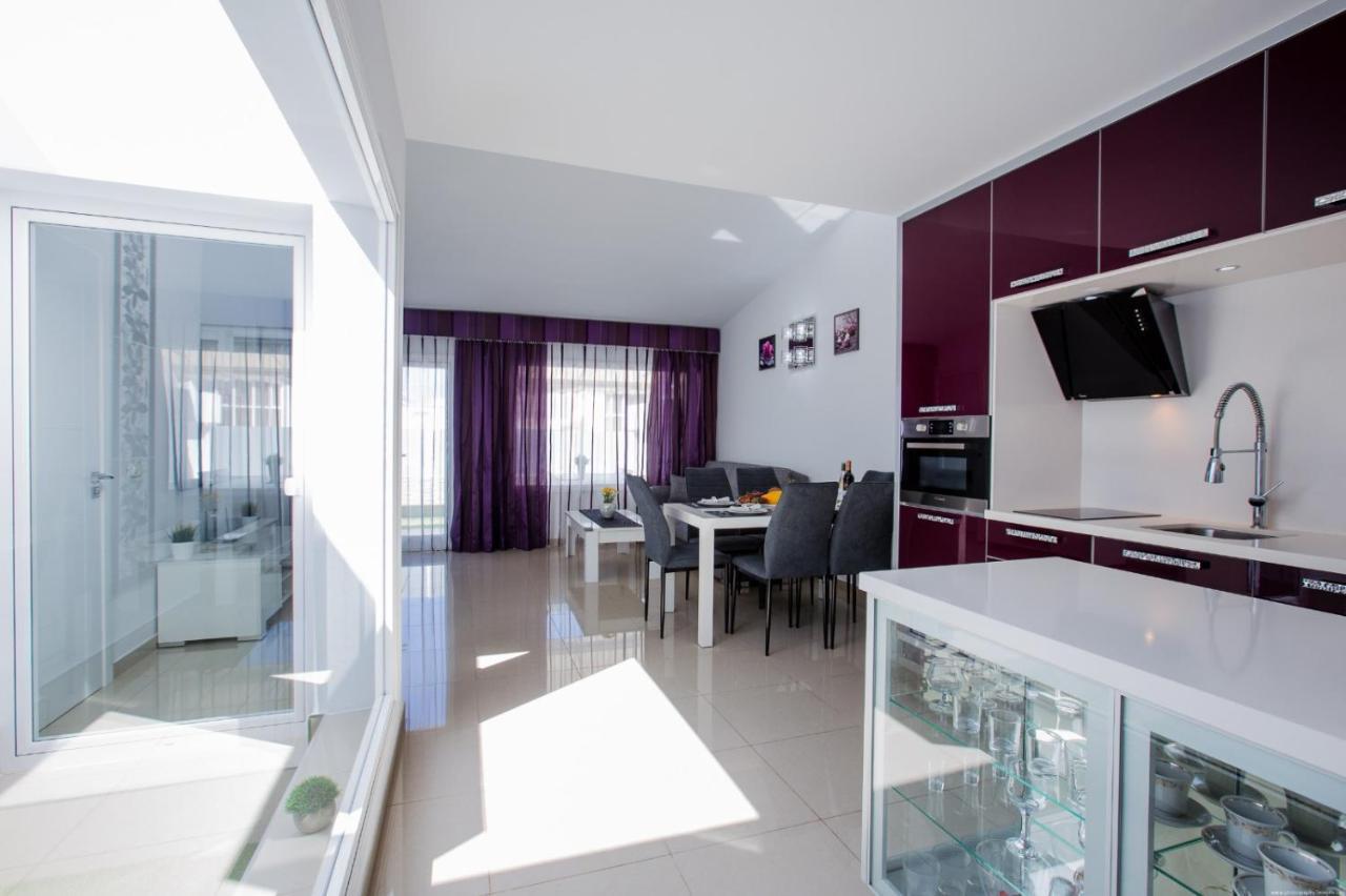 Island Village Prime Suite 312 阿德耶 外观 照片