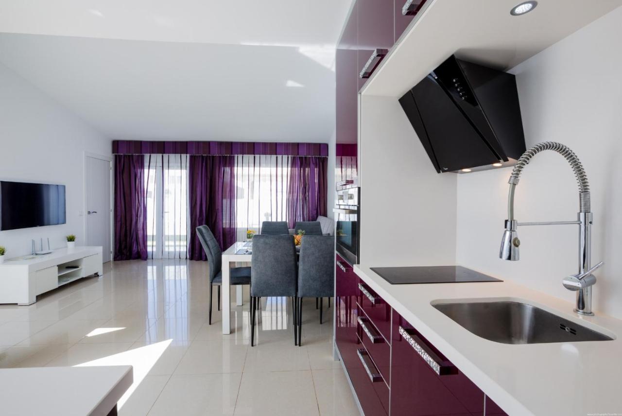 Island Village Prime Suite 312 阿德耶 外观 照片