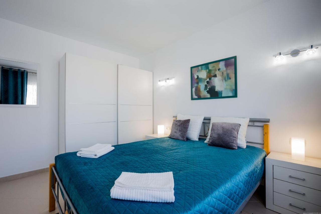 Island Village Prime Suite 312 阿德耶 外观 照片