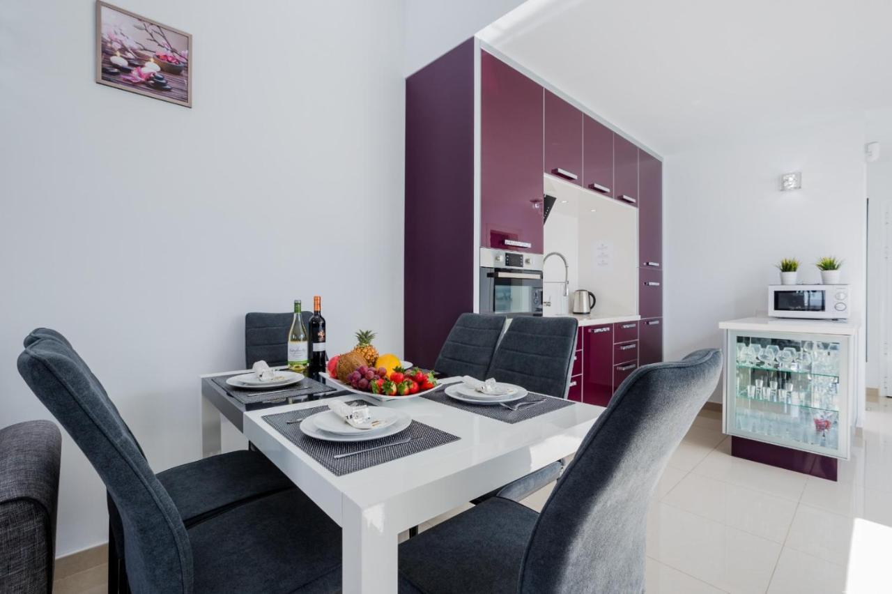 Island Village Prime Suite 312 阿德耶 外观 照片