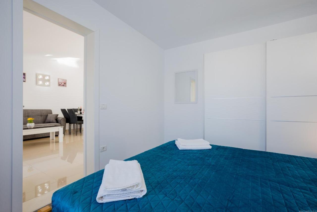 Island Village Prime Suite 312 阿德耶 外观 照片
