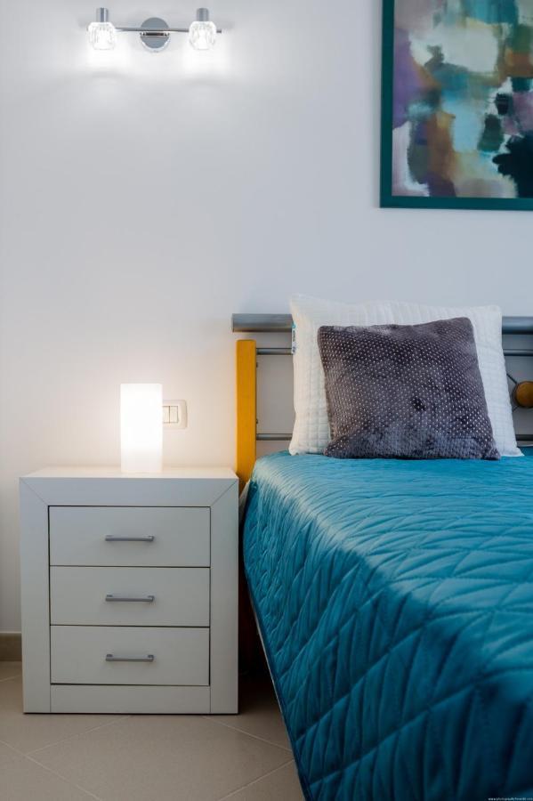 Island Village Prime Suite 312 阿德耶 外观 照片
