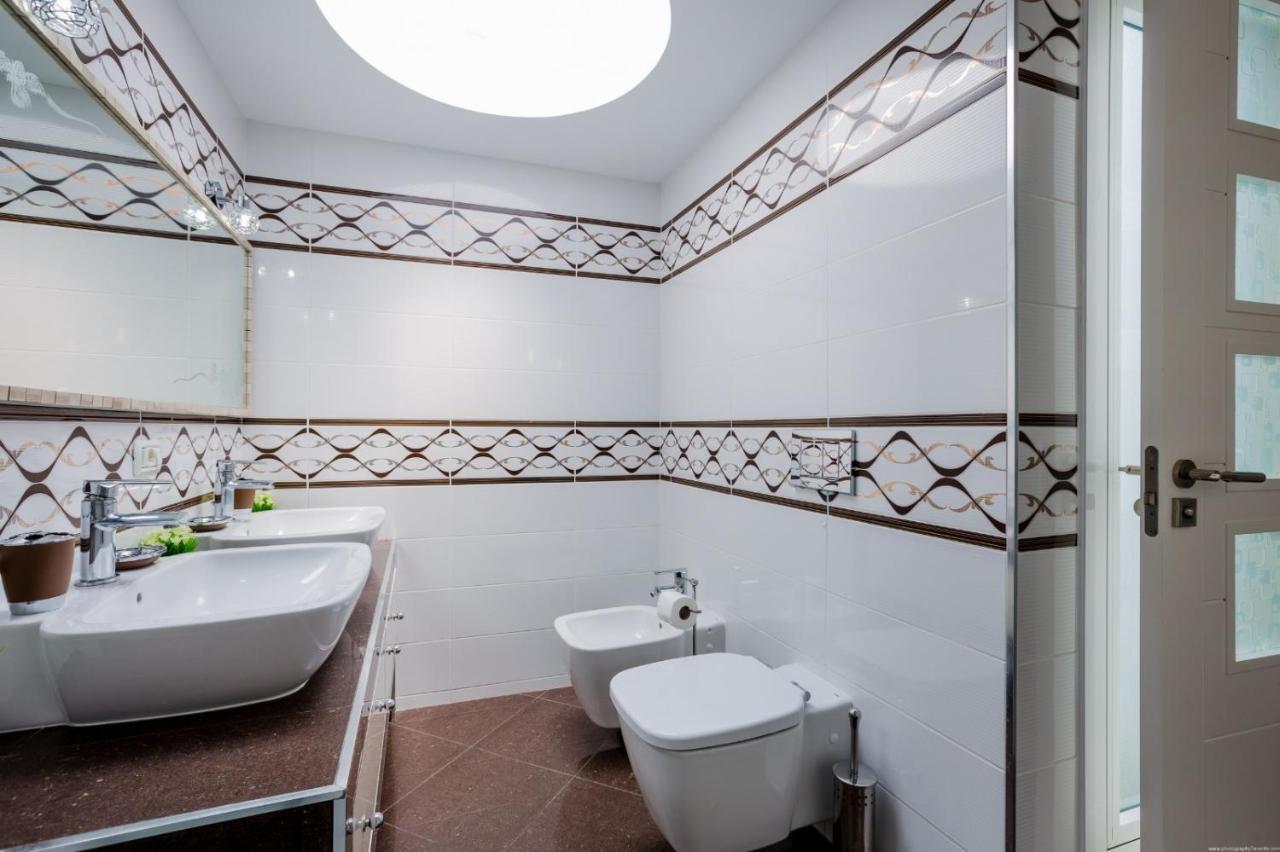 Island Village Prime Suite 312 阿德耶 外观 照片