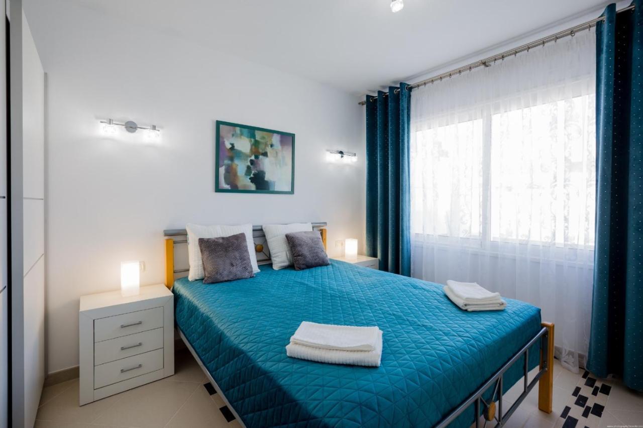 Island Village Prime Suite 312 阿德耶 外观 照片