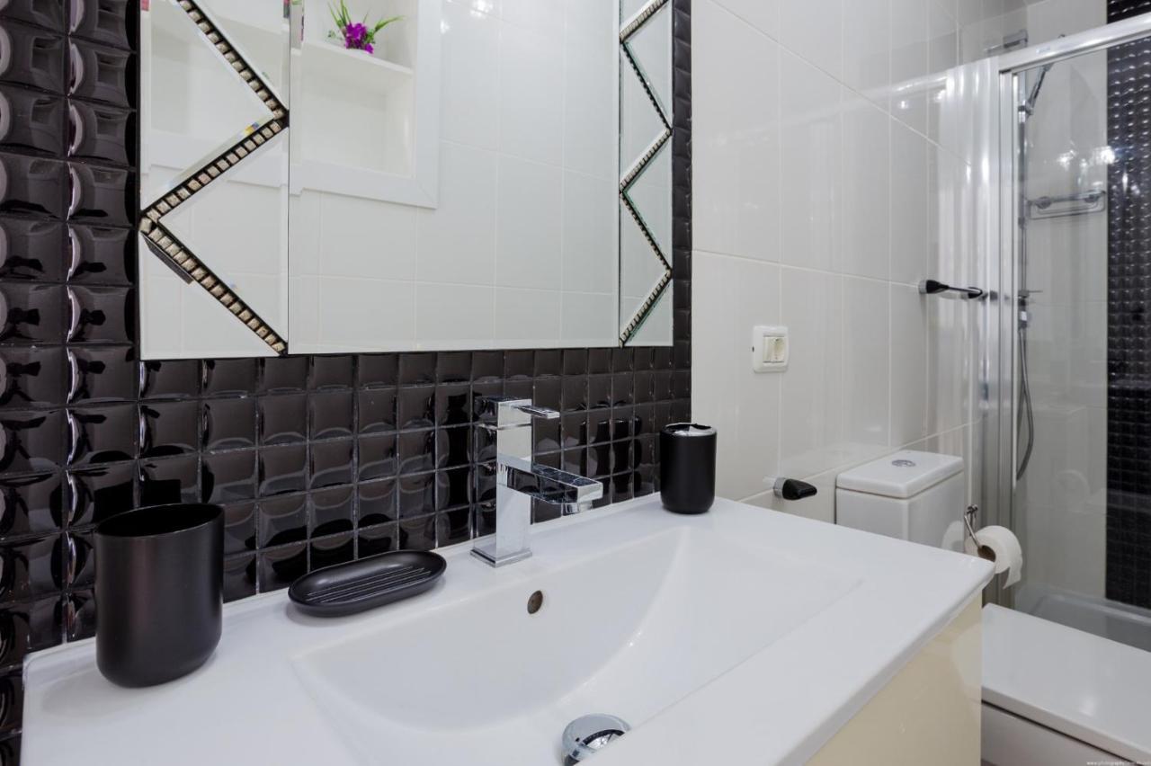 Island Village Prime Suite 312 阿德耶 外观 照片