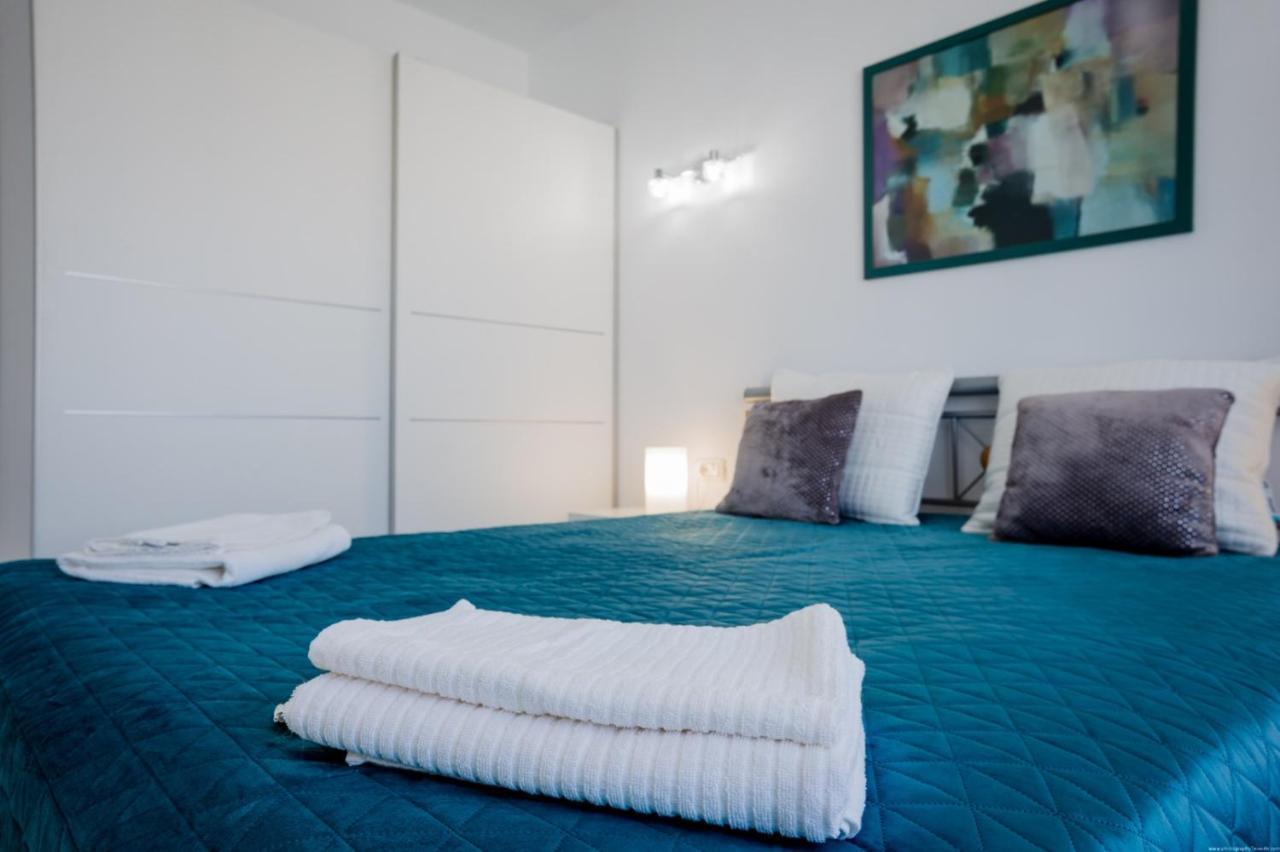Island Village Prime Suite 312 阿德耶 外观 照片