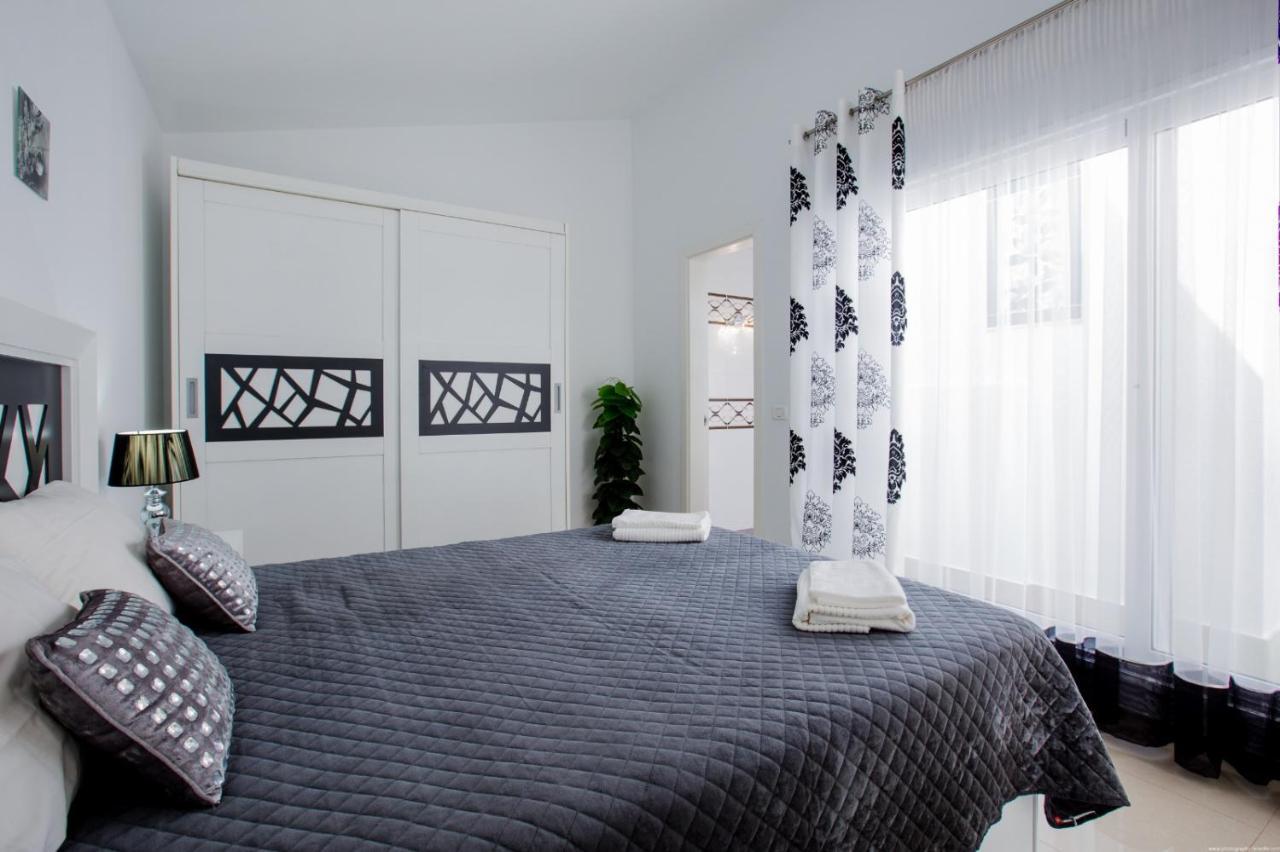 Island Village Prime Suite 312 阿德耶 外观 照片